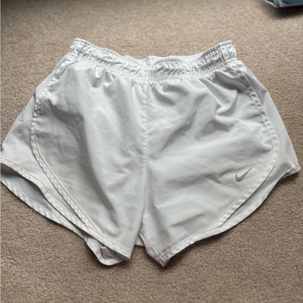 Nike White Athletic Shorts Lightweight Relaxed Fit
